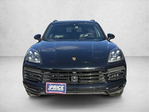 Used 2022 Porsche Cayenne image 2