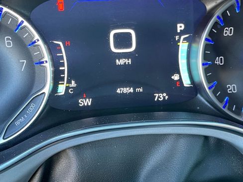 Used 2025 Chrysler Pacifica Limited FWD image 44