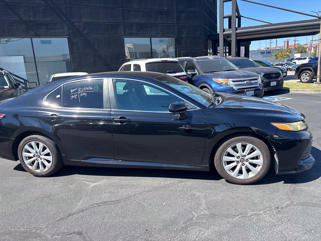 Used 2018 Toyota Camry LE FWD image 3