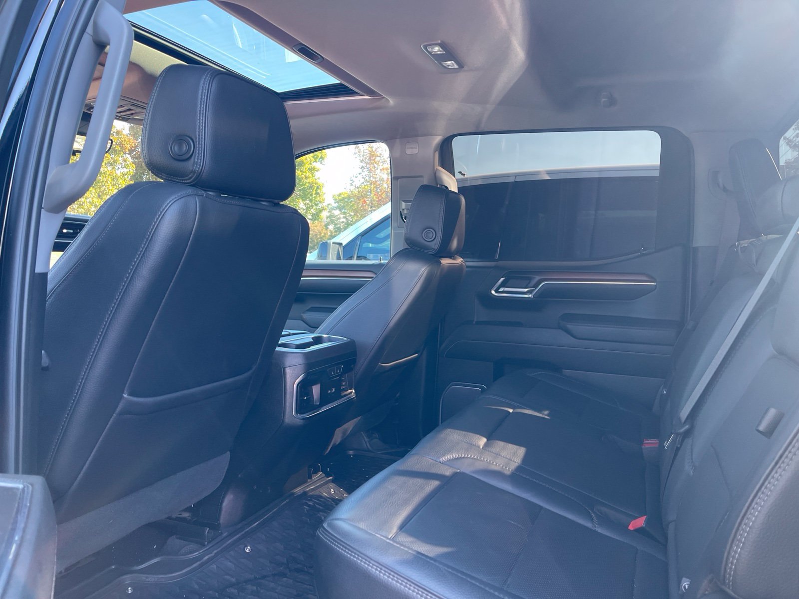 Used 2024 GMC Sierra 1500 Denali AWD/4WD image 4