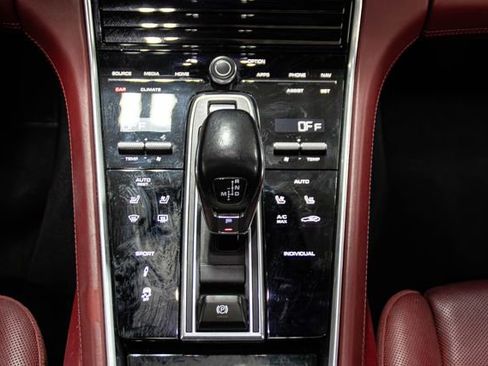 Used 2020 Porsche Panamera 4 image 15