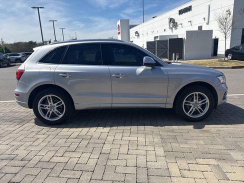 Used 2017 Audi Q5 2.0T Premium Plus w/ Technology Package image 3