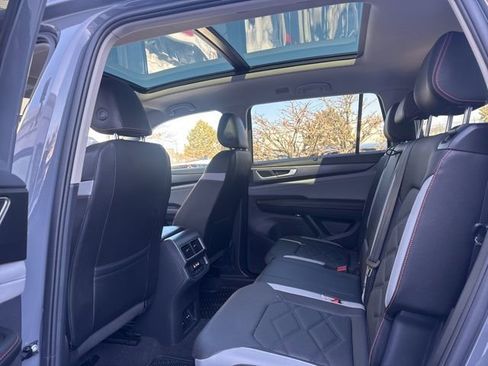 Certified 2025 Volkswagen Atlas Peak Edition SE image 22