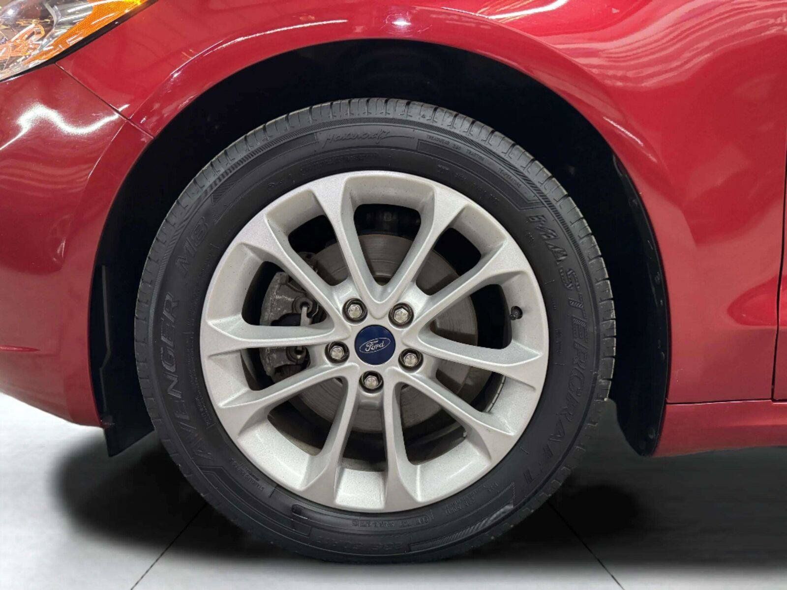 Used 2020 Ford Fusion SE FWD image 42
