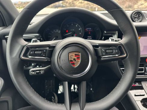 Used 2025 Porsche Macan image 23