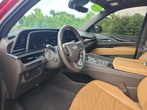 Used 2023 Cadillac Escalade Premium Luxury AWD/4WD image 17
