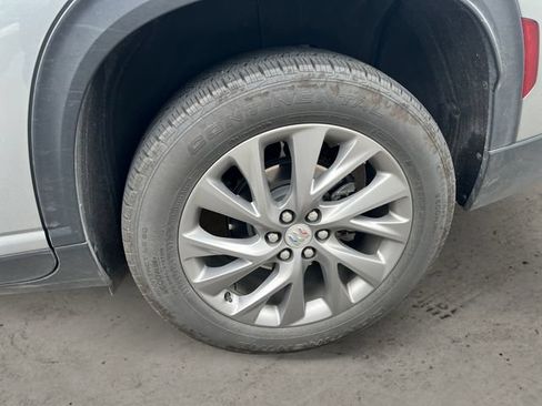 Used 2025 Buick Enclave Preferred AWD/4WD image 9