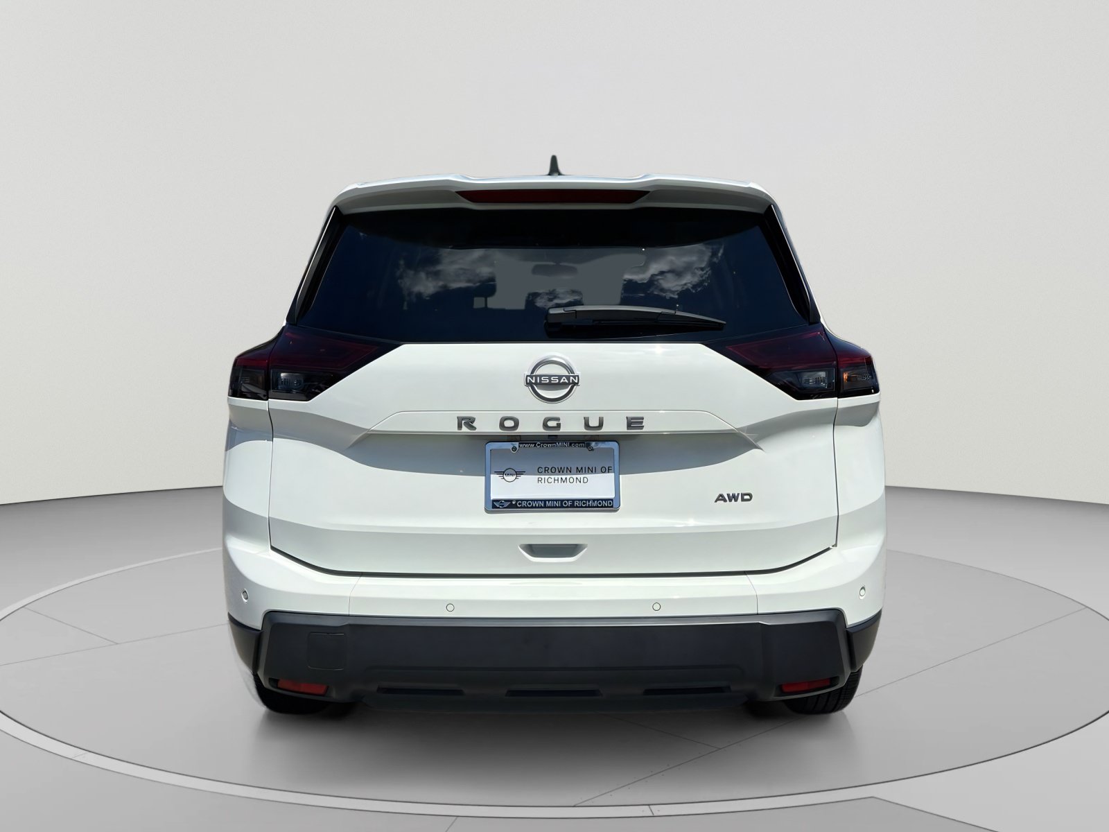 Used 2025 Nissan Rogue S AWD/4WD image 4