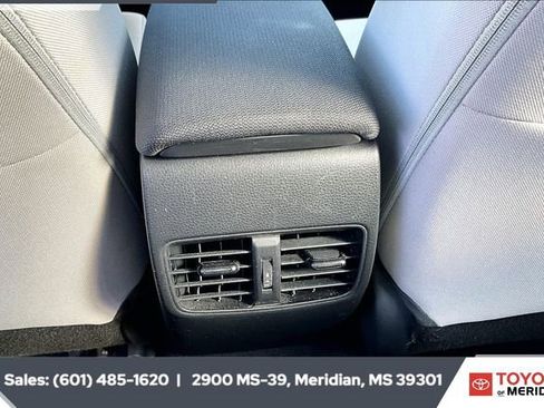 Used 2022 Toyota Corolla Cross L image 23