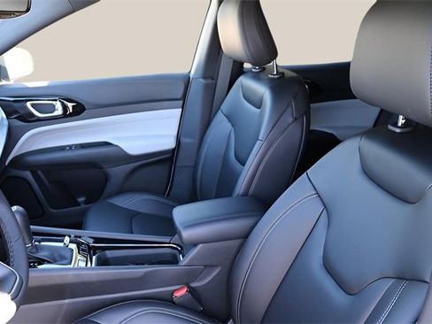 New 2026 Jeep Compass Limited image 11