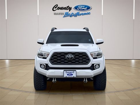 Used 2021 Toyota Tacoma TRD Sport w/ Technology Package image 12