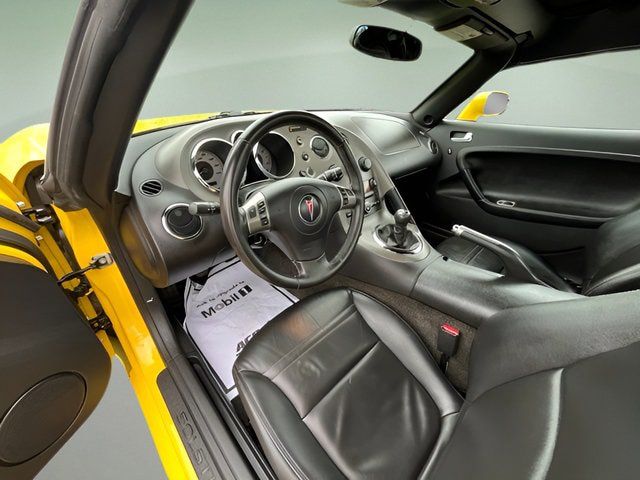 Used 2007 Pontiac Solstice Convertible w/ Premium Package RWD image 12