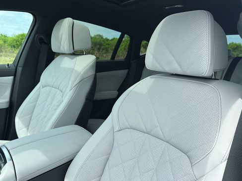 New 2026 BMW X6 xDrive40i w/ Climate Comfort Package image 11