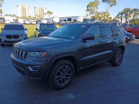 Used 2020 Jeep Grand Cherokee Laredo w/ Laredo X Package image 2