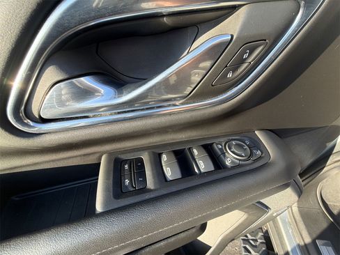 Used 2023 Chevrolet Suburban Z71 w/ Luxury Package image 22