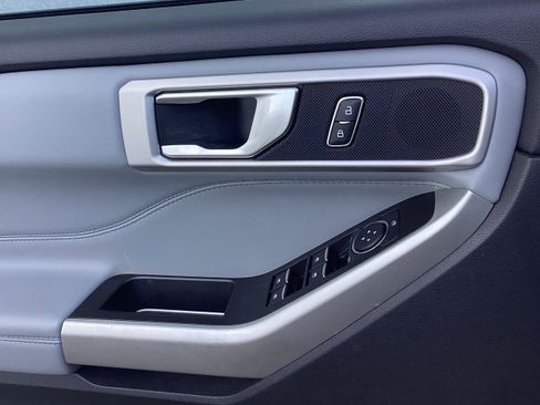 Used 2021 Ford Explorer XLT w/ Equipment Group 202A image 30