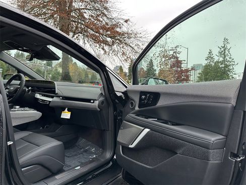 New 2025 Cadillac Optiq Luxury 2 image 11