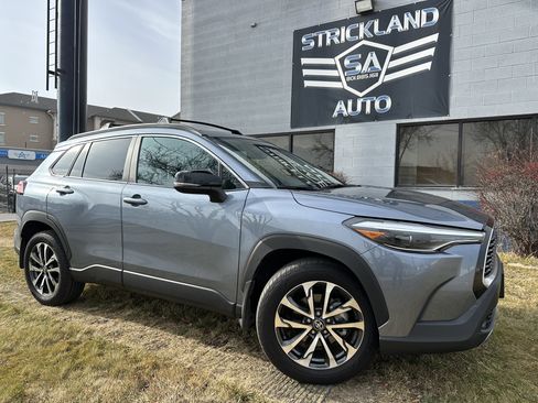 Used 2025 Toyota Corolla Cross XLE w/ Convenience Package image 1