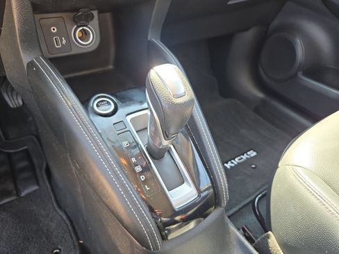 Used 2019 Nissan Kicks SR w/ SR Premium Package FWD image 18