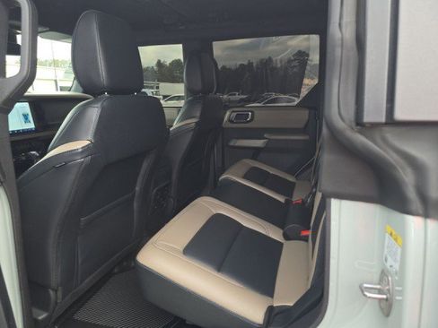 Used 2023 Ford Bronco Wildtrak image 9