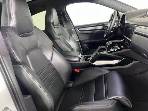 Used 2023 Porsche Cayenne Turbo AWD/4WD image 18