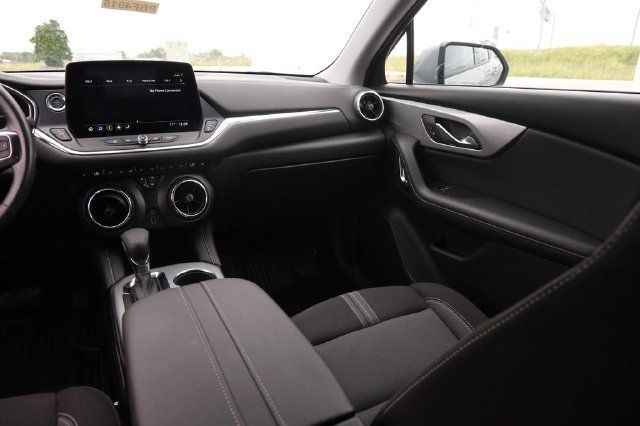 Used 2025 Chevrolet Blazer LT AWD/4WD image 24