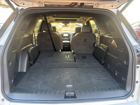 Used 2023 Chevrolet Traverse High Country FWD image 7