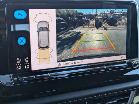 Used 2025 Volkswagen Atlas Cross Sport SE image 17