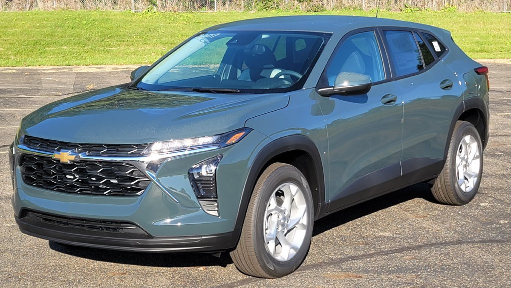New 2026 Chevrolet Trax LS w/ LS Convenience Package FWD image 3