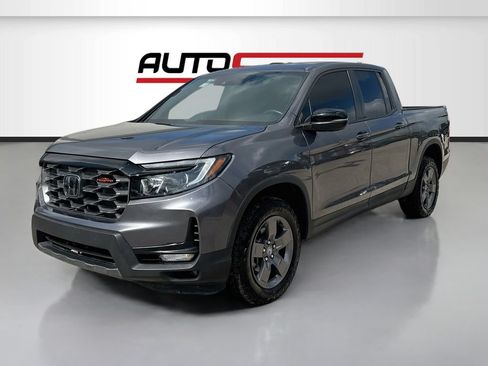 Used 2025 Honda Ridgeline TrailSport image 3