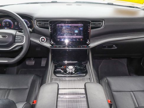 Used 2023 Jeep Wagoneer L Series II image 10