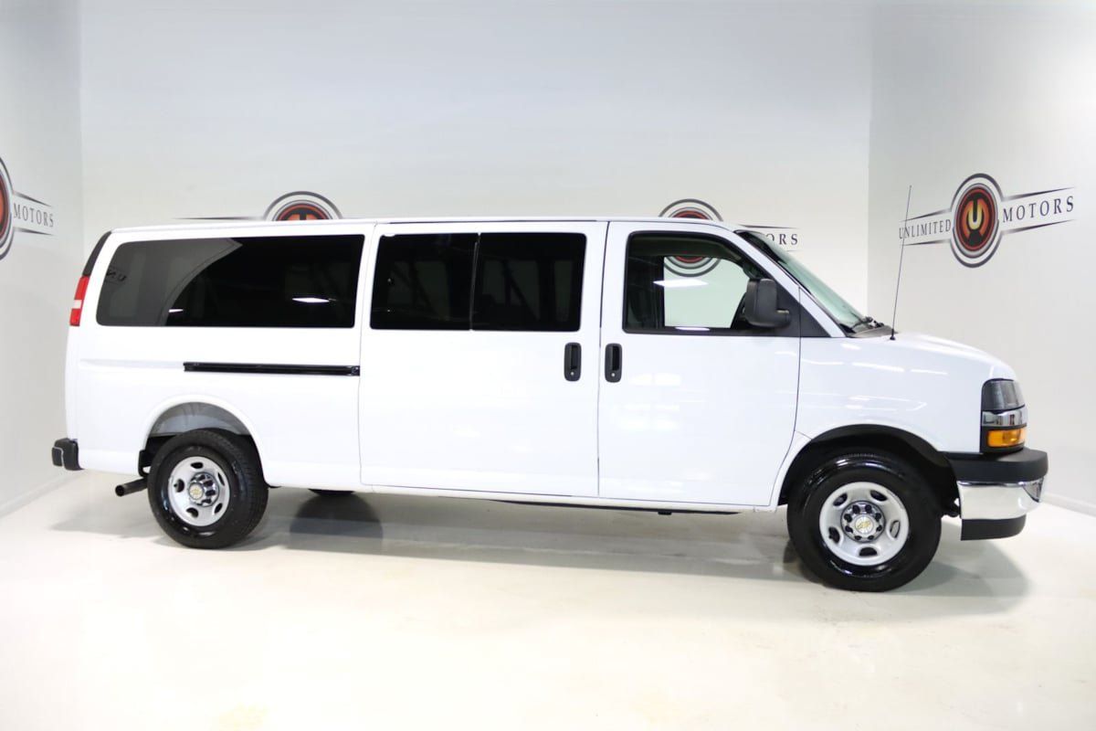 Used 2025 Chevrolet Express 3500 LT w/ LT Preferred Equipment Group RWD image 5