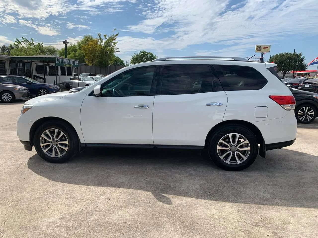 Used 2015 Nissan Pathfinder S FWD image 9
