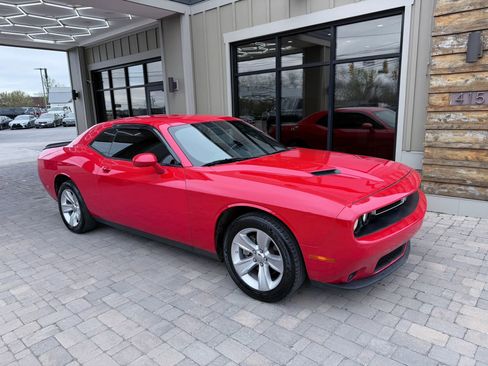 Used 2023 Dodge Challenger SXT RWD image 8
