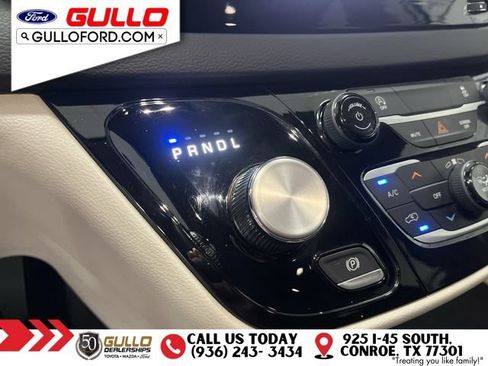 Used 2023 Chrysler Voyager LX FWD image 28