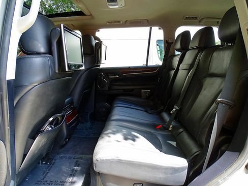 Used 2016 Lexus LX 570 4WD w/ Luxury Package image 52