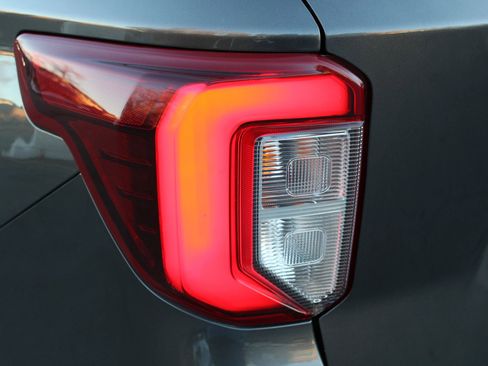 Used 2020 Ford Explorer ST image 31