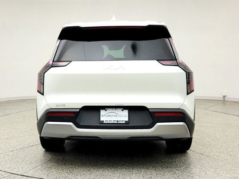 Used 2024 Kia EV9 Light Long Range RWD image 6