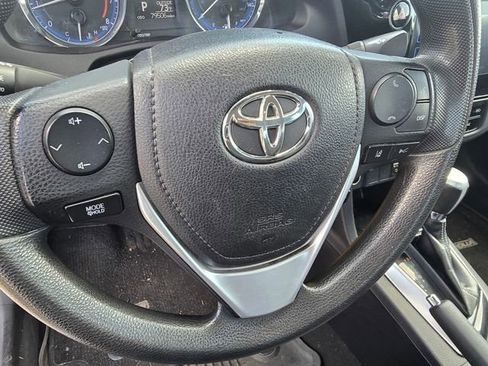Used 2018 Toyota Corolla LE image 18