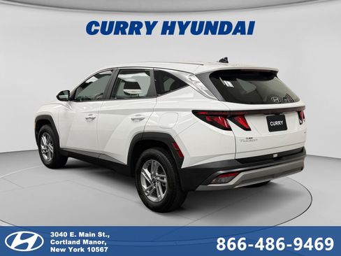 Used 2025 Hyundai Tucson SE AWD/4WD image 3