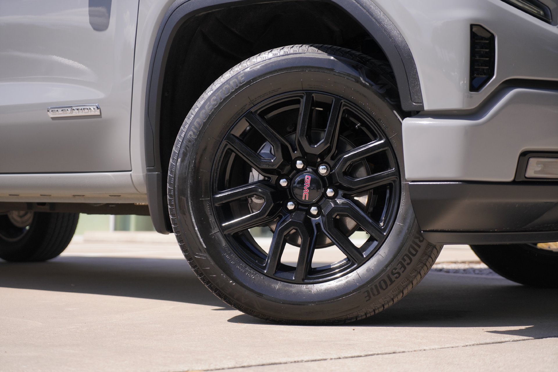 Used 2024 GMC Sierra 1500 Elevation AWD/4WD image 3