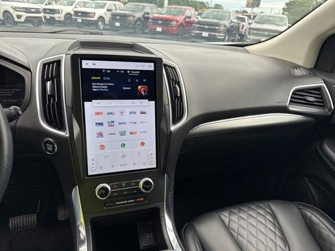 Used 2024 Ford Edge Titanium image 20