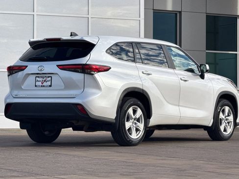 Certified 2023 Toyota Highlander LE image 4