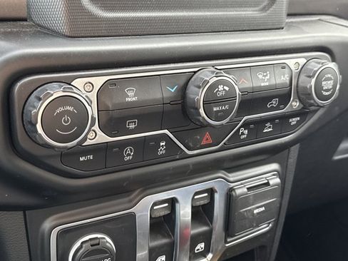 Used 2023 Jeep Wrangler Sport S image 19