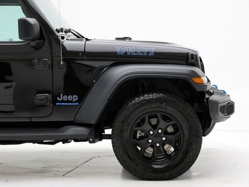 Used 2023 Jeep Wrangler Unlimited w/ Cold Weather Group image 3
