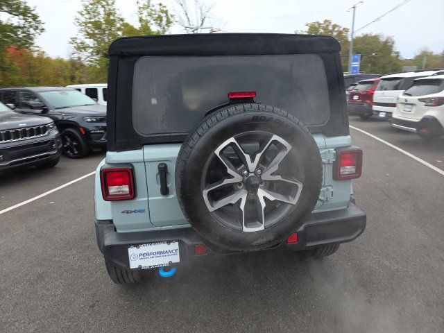 Used 2024 Jeep Wrangler Unlimited w/ Convenience Group AWD/4WD image 20