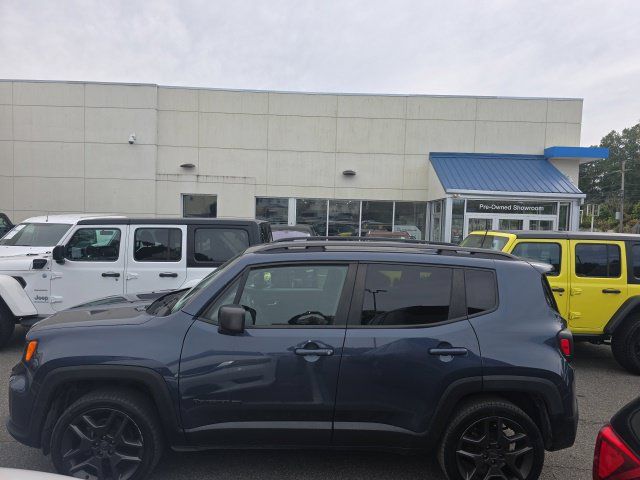 Used 2021 Jeep Renegade Latitude AWD/4WD image 4