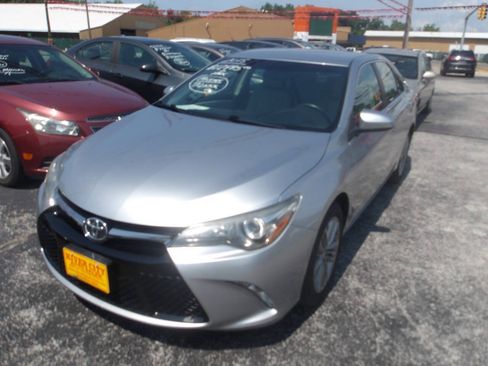 Used 2015 Toyota Camry SE FWD image 2