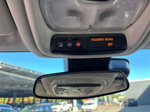 Used 2022 Chevrolet Bolt EUV LT w/ Comfort Package image 29