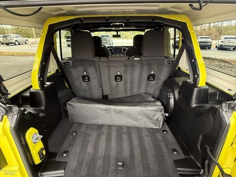 Used 2023 Jeep Wrangler Sport S image 17